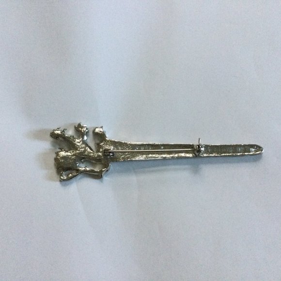 Silver tone metal pin brooch lion? - Picture 7 of 7